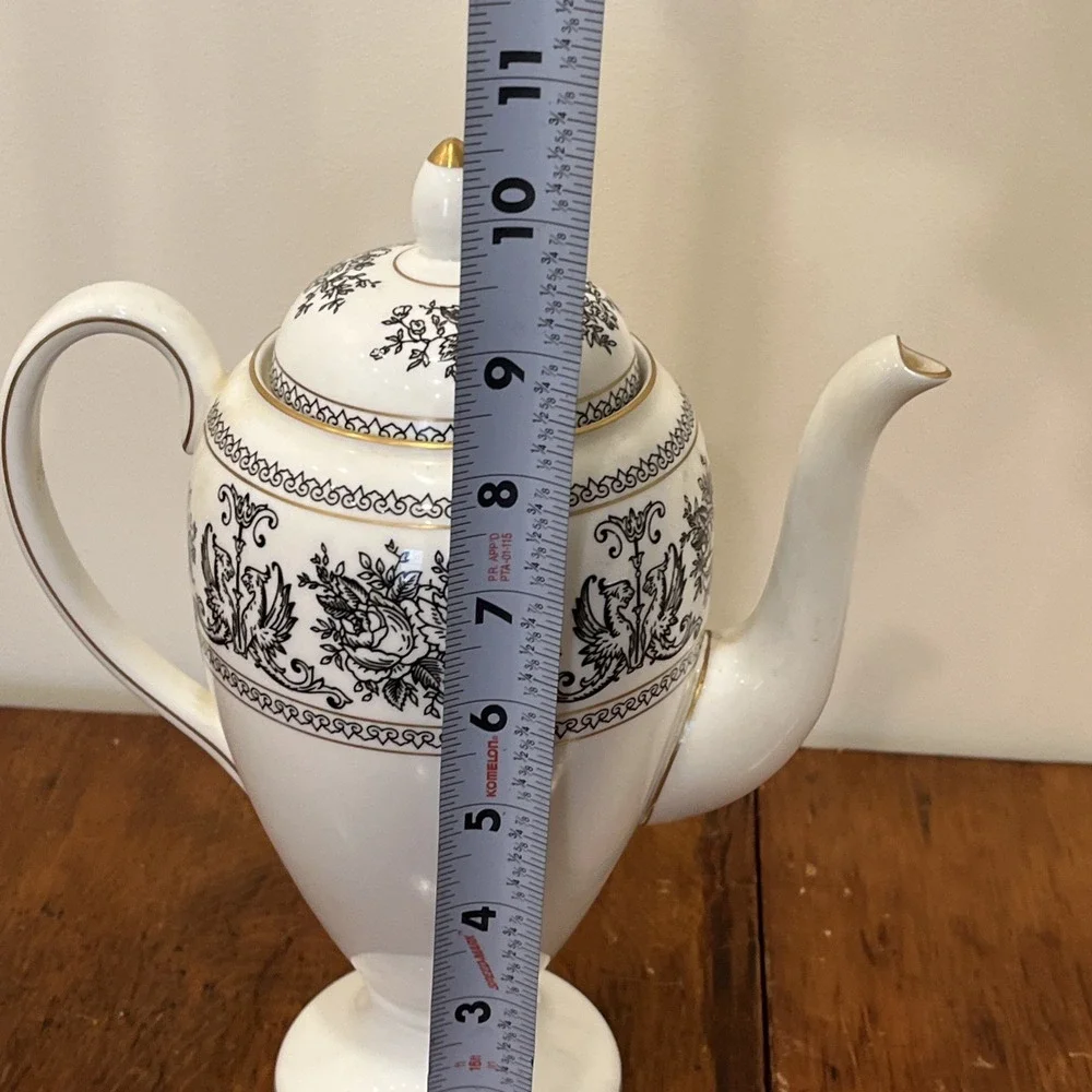 Wedgwood Black Columbia large coffee pot‎ 1¾ pints (UK), VGUC 10.5